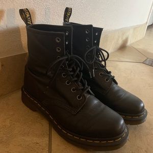 Dr. Martens Black original style